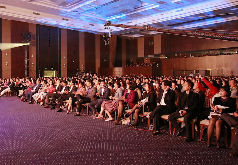 Hồng Nhung, Thu Minh 'đốt cháy' sân khấu FLC Hạ Long 