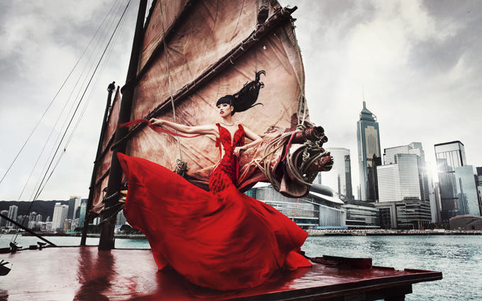 Với mối quan hệ rộng trong lĩnh vực thời trang, cô thường xuyên góp mặt trên hàng ghế VIP của Tuần lễ thời trang Paris, New York.&nbsp;