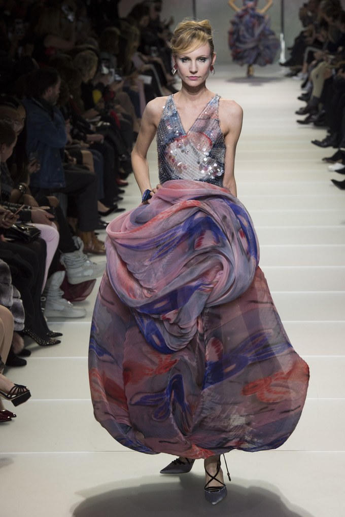 Loạt thiết kế lộng lẫy trên sàn diễn Haute Couture xuân 2018