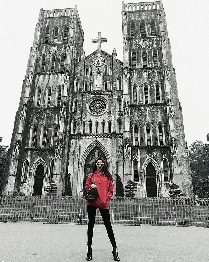 Sao Việt thi nhau diện sắc đỏ đón xuân về