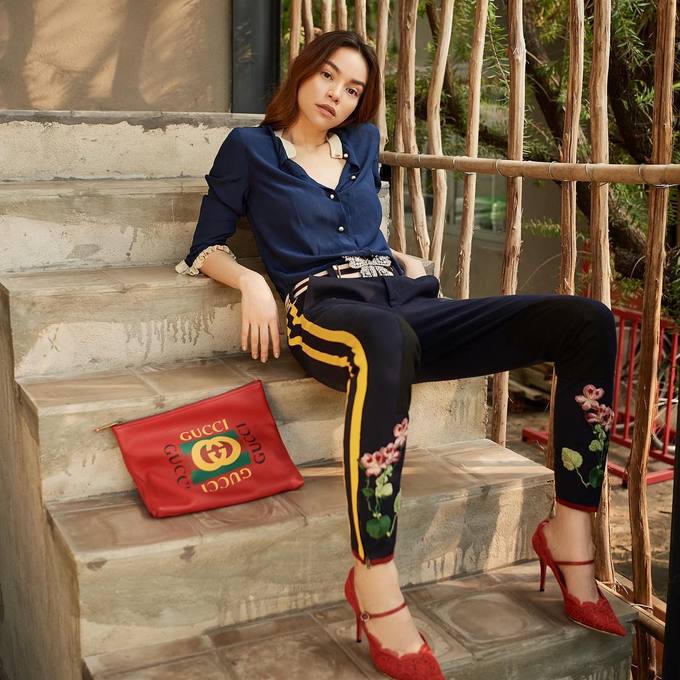 Sao Việt thi nhau diện sắc đỏ đón xuân về