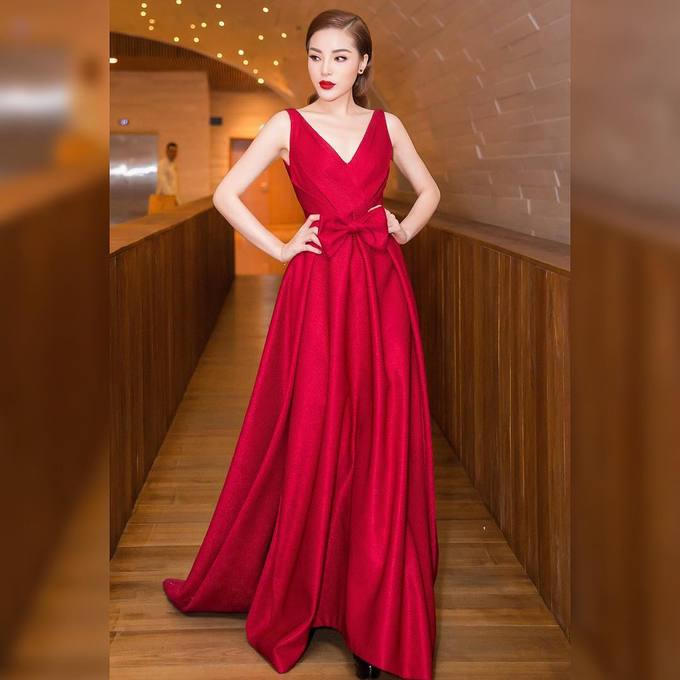 Sao Việt thi nhau diện sắc đỏ đón xuân về