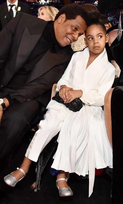 Blue Ivy (6 tuổi) được xem là nhóc tì quyền lực của làng giải trí Mỹ, đơn giản bởi cô là con gái đầu lòng của cặp đôi ông hoàng - bà chúa trong làng nhạc Mỹ.