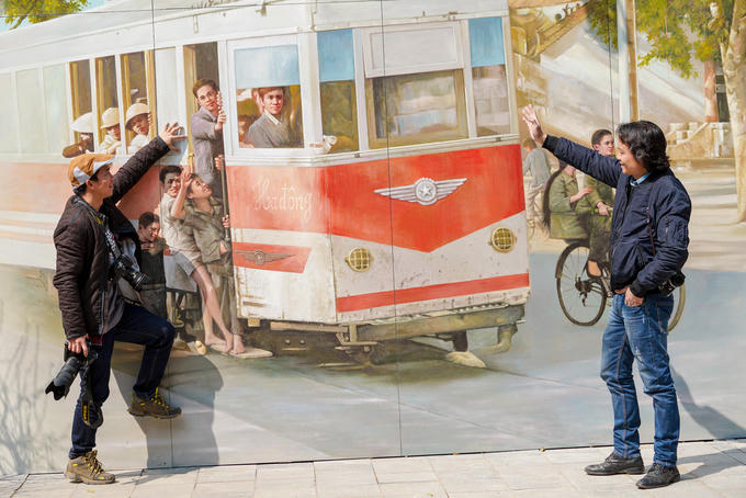 Phố bích hoạ Phùng Hưng - điểm hẹn mới cho dịp Tết ở thủ đô