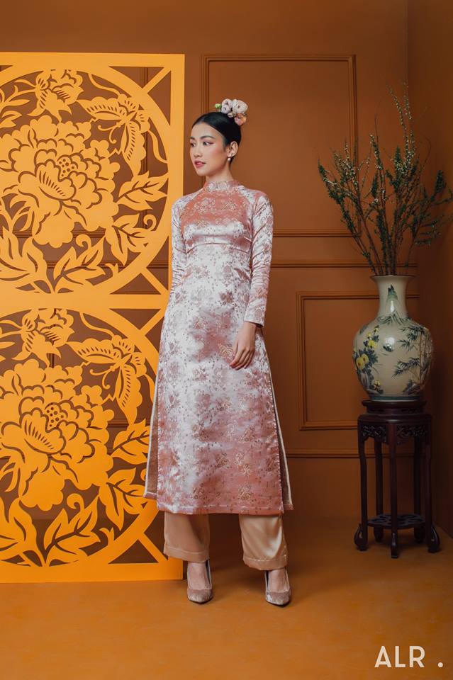 Mẫu áo dài đẹp nào sẽ phù hợp với bạn nhất trong dịp Tết?