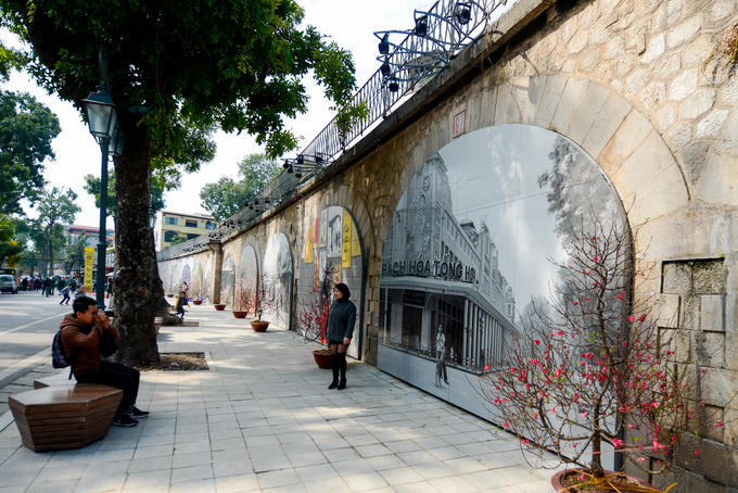 Phố bích hoạ Phùng Hưng - điểm hẹn mới cho dịp Tết ở thủ đô