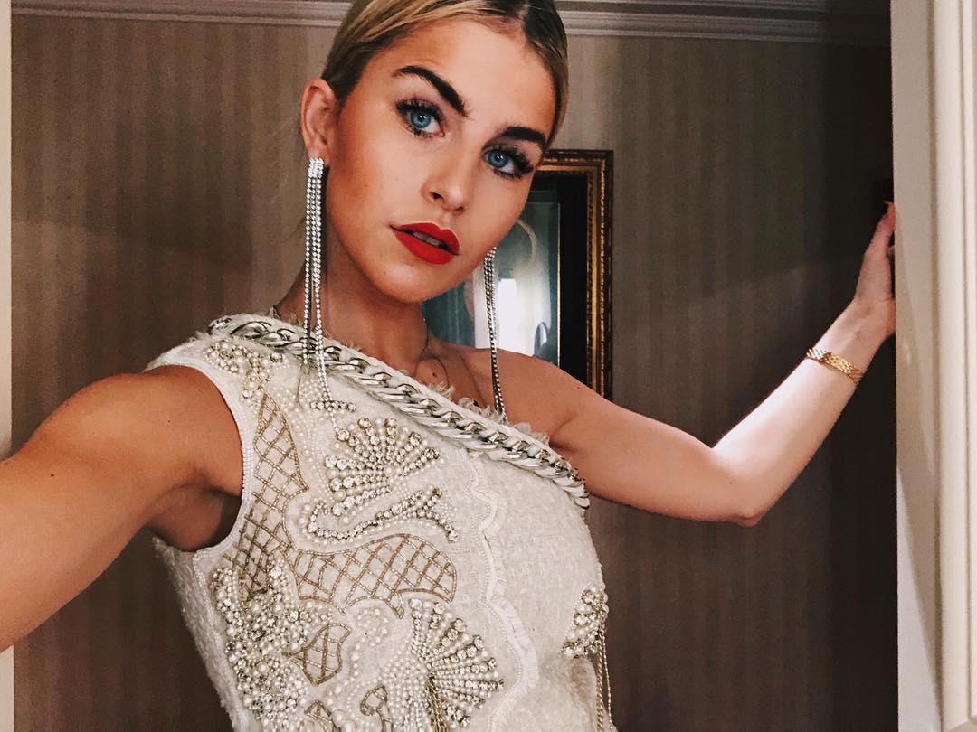 Ngọc trai và đính đá : Xu hướng phụ kiện sẽ lên ngôi năm 2018 