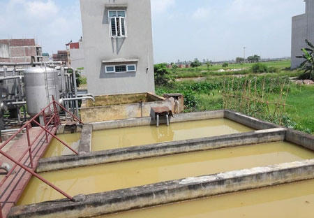 Phải ăn nước nhiễm độc giá cao, dân chung cư Tân Tây Đô phản ứng dữ dội