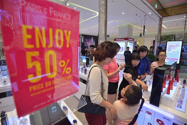 “Đuổi khéo” khách bình dân: Lotte Center Hà Nội sẽ bị tẩy chay?