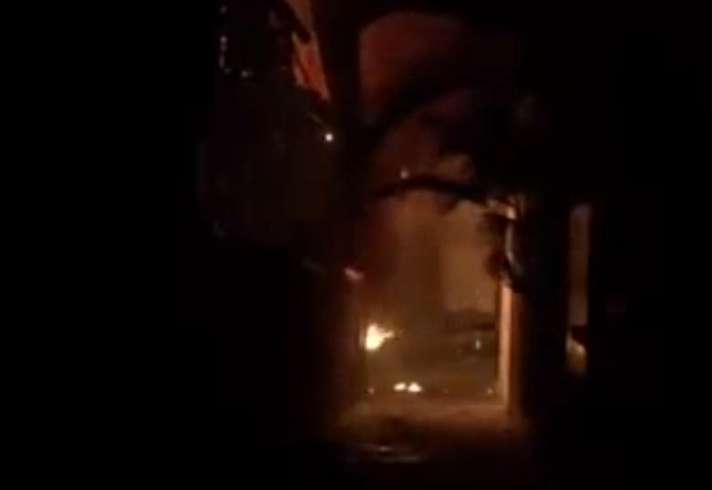 Ngọn lửa ngùn ngụt bốc lên tại chợ Cầu Diễn