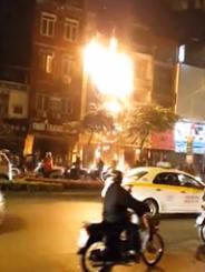 Hà Nội: Cháy trụi thẩm mỹ viện trên phố Kim Mã