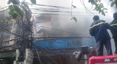 Hà Nội: Cháy lớn trên phố Hàng Bồ