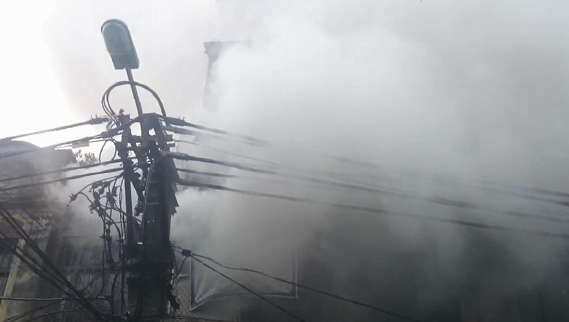 Hà Nội: Cháy lớn trên phố Hàng Bồ