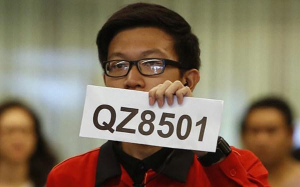 Vật vã chờ tin người thân trên chuyến bay QZ 8501