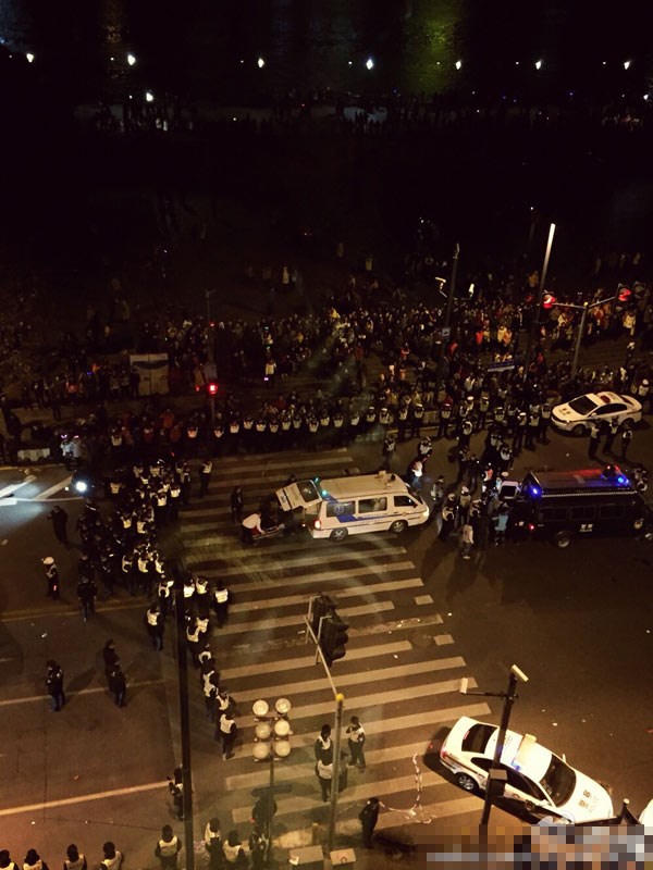 Hiện trường vụ giẫm đạp đêm giao thừa tại Thượng Hải làm 30 người thiệt mạng