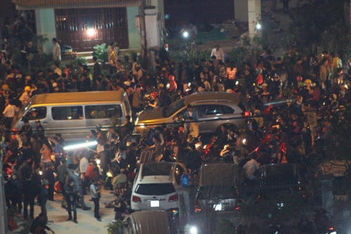 Chen lấn đến ngất xỉu ở chợ Viềng (Nam Định)