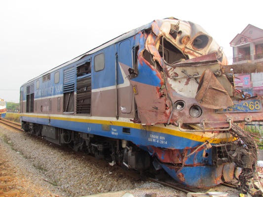 Thông tuyến đường sắt Bắc - Nam sau tai nạn tàu SE5