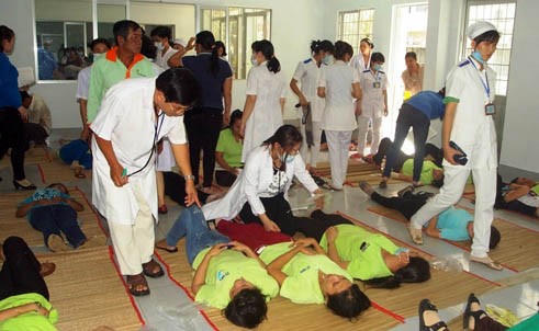 Tìm ra nguyên nhân khiến hàng trăm công nhân ngộ độc