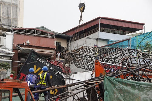 Loay hoay khắc phục sự cố sập cần cẩu dự án đường sắt