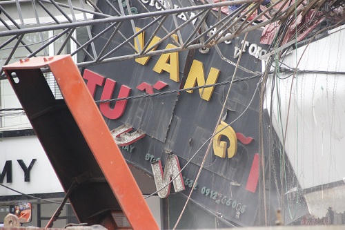 Loay hoay khắc phục sự cố sập cần cẩu dự án đường sắt