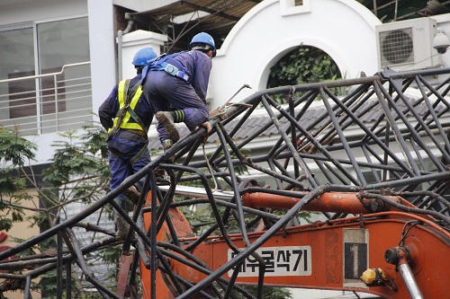 Loay hoay khắc phục sự cố sập cần cẩu dự án đường sắt