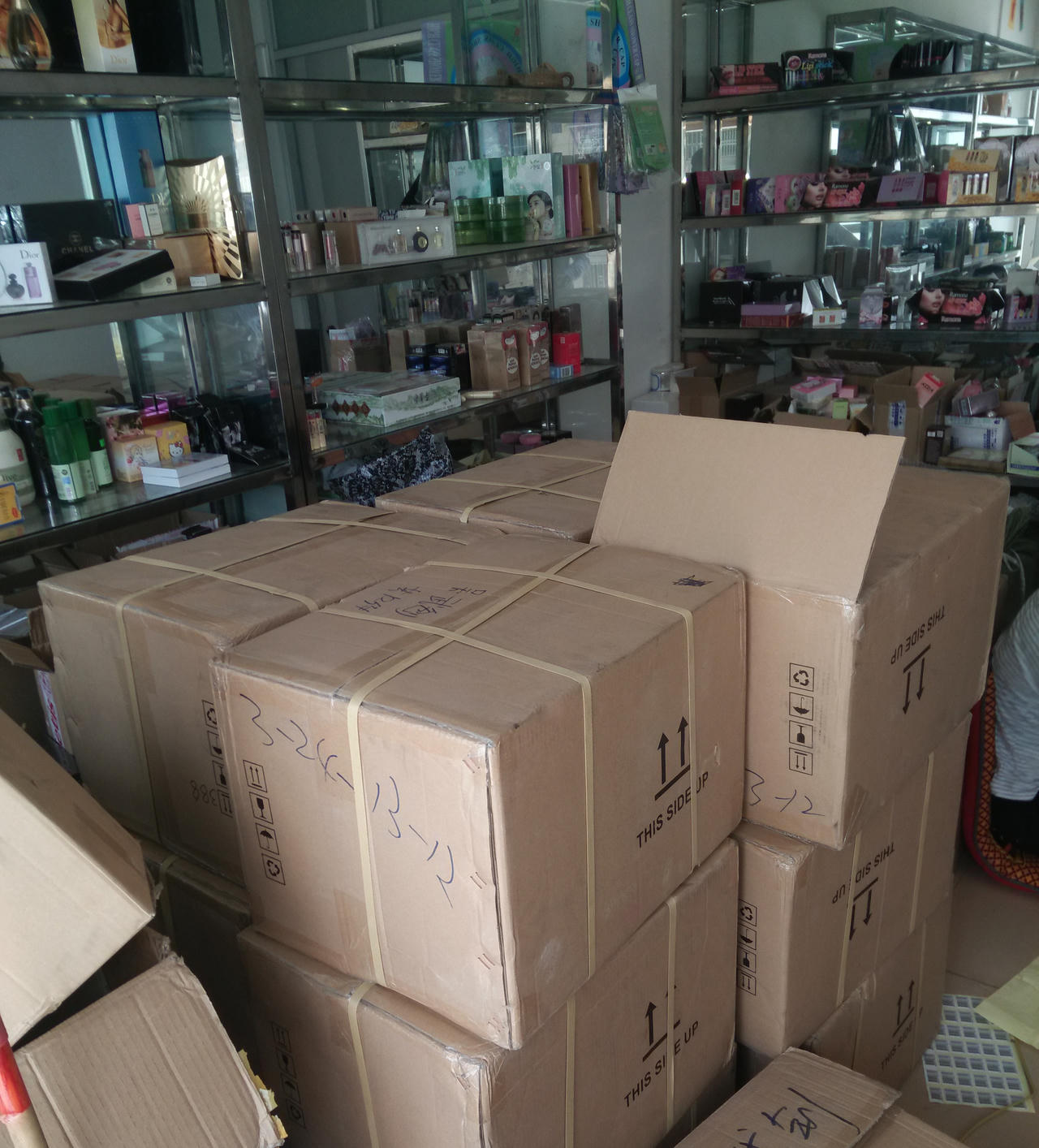 Bài 3: Theo chân “mỹ phẩm dởm” về nước