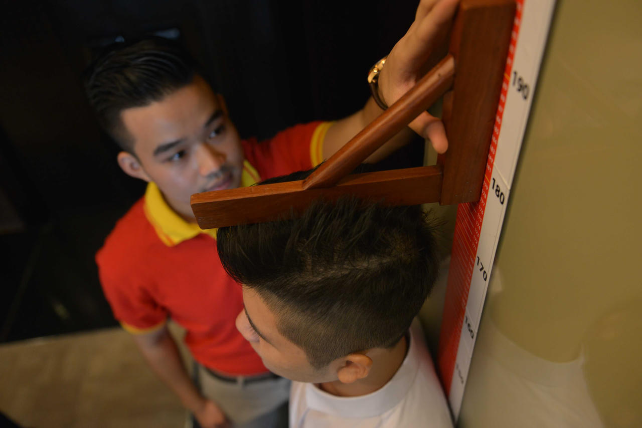 Trai đẹp, gái xinh "chen chân" thi tuyển tiếp viên Vietjet