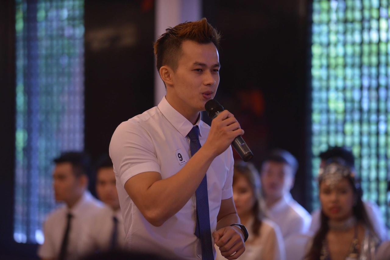 Trai đẹp, gái xinh "chen chân" thi tuyển tiếp viên Vietjet