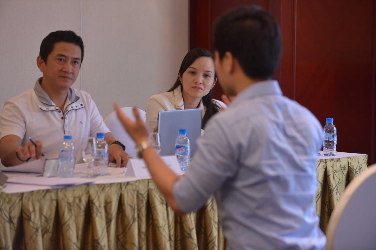 Trai đẹp, gái xinh "chen chân" thi tuyển tiếp viên Vietjet