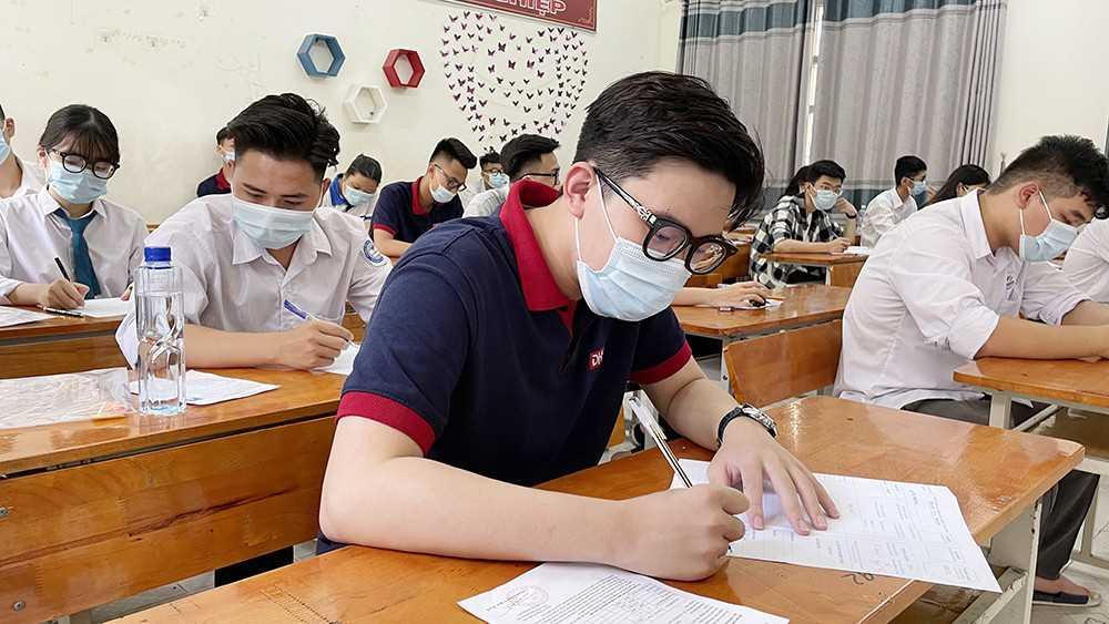 Ngày đầu tiên thi tốt nghiệp THPT ở Quảng Ninh an toàn, đúng quy chế