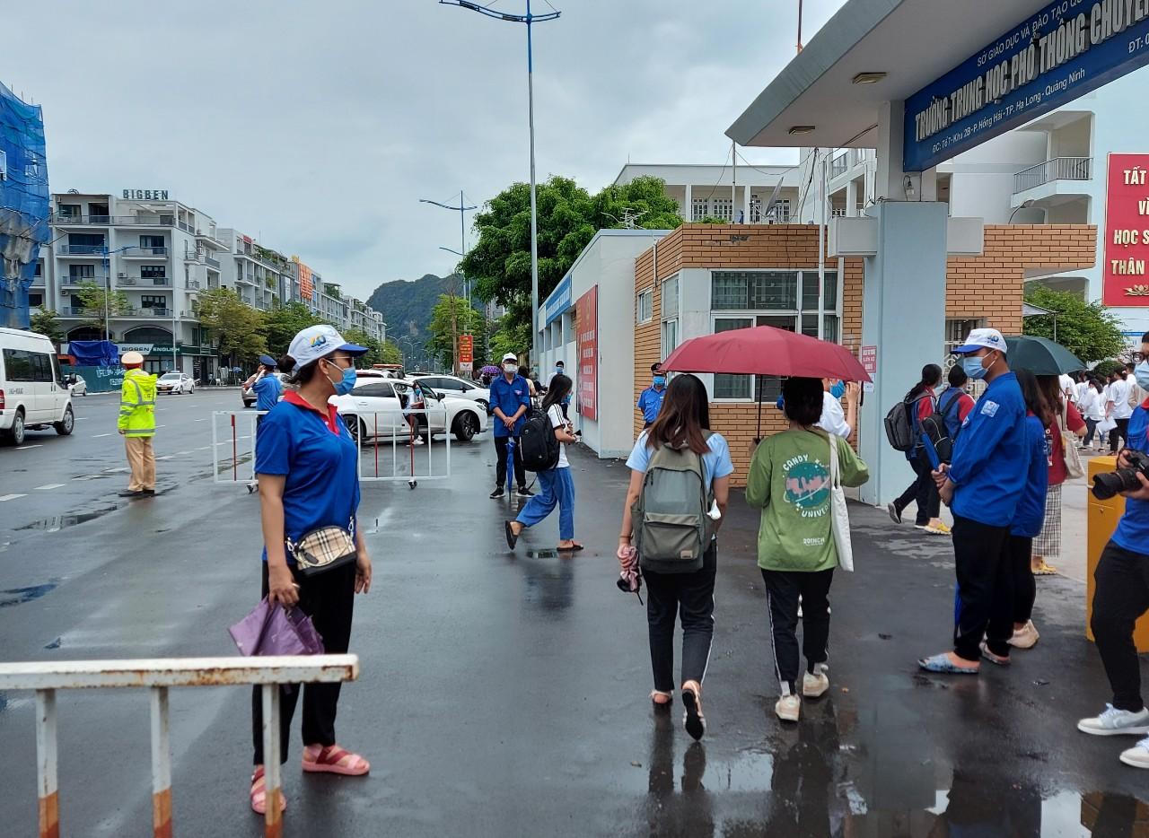 Ngày đầu tiên thi tốt nghiệp THPT ở Quảng Ninh an toàn, đúng quy chế