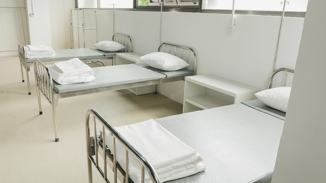 Cận cảnh bệnh viện dã chiến số 5 tại Thuận Kiều Plaza trước ngày hoạt động