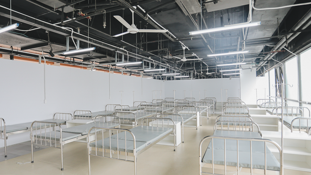 Cận cảnh bệnh viện dã chiến số 5 tại Thuận Kiều Plaza trước ngày hoạt động