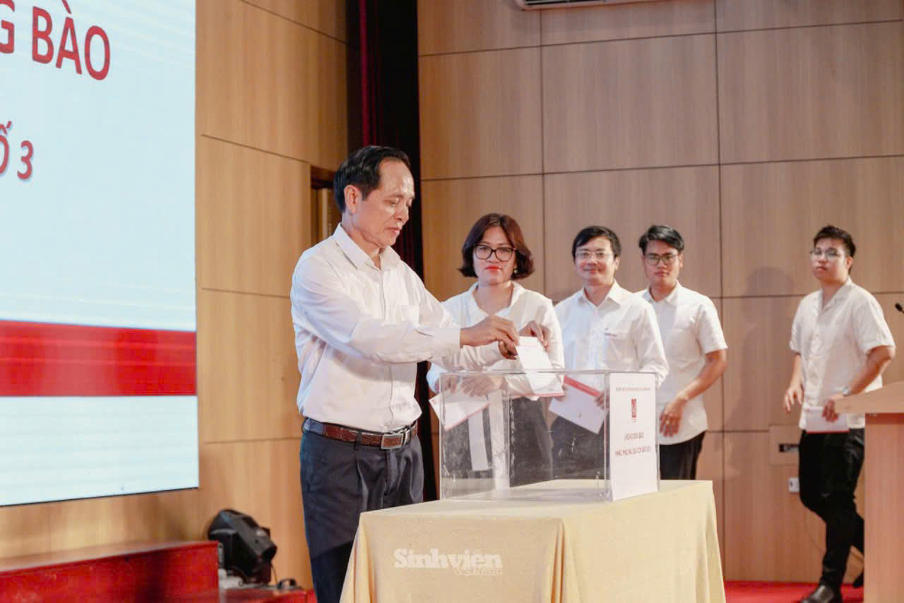 Trường THPT Chuyên KHXH&NV phát động quyên góp hỗ trợ sinh viên bị ảnh hưởng bão lũ