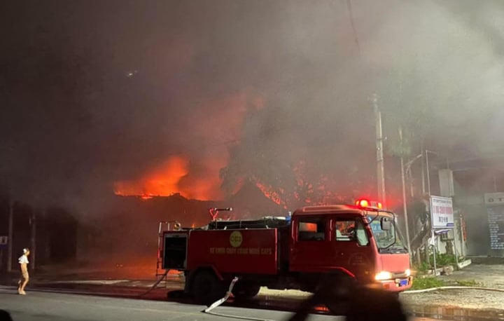 Hỏa hoạn lớn tại cụm công nghiệp ở Hải Dương, không có thiệt hại về người