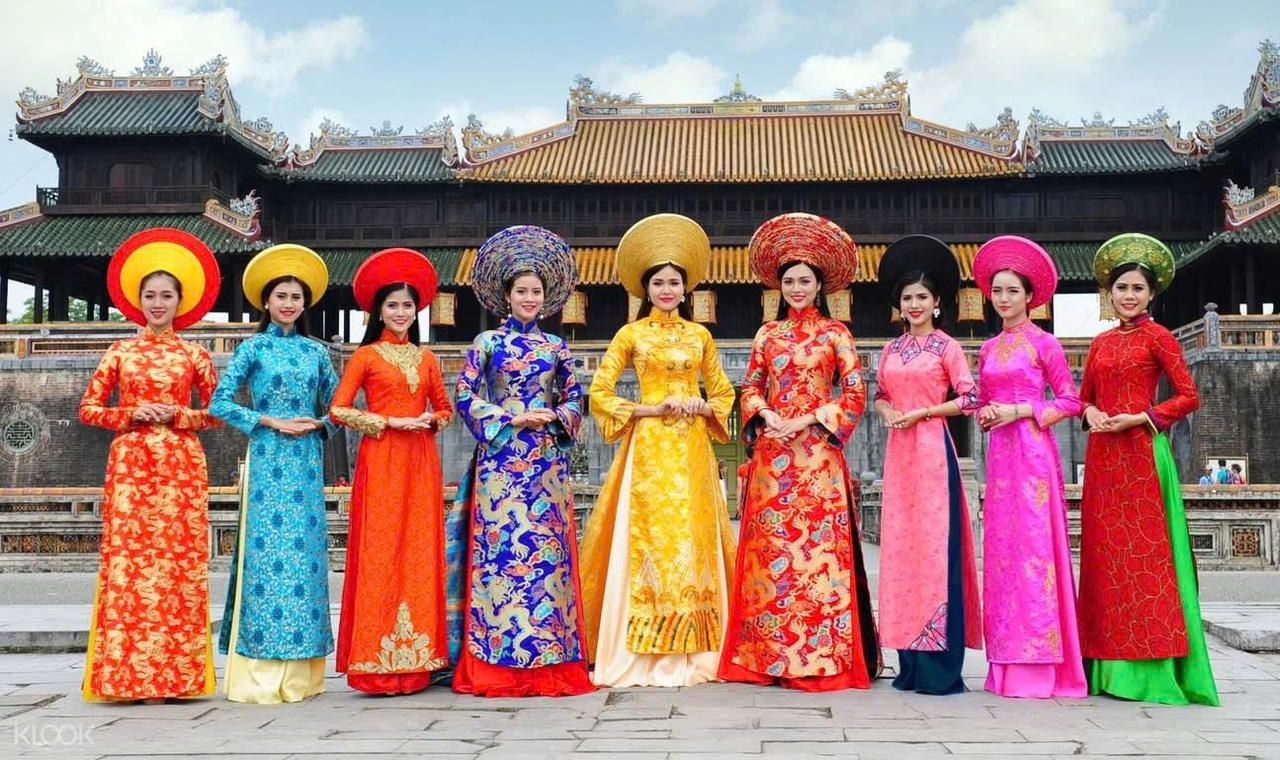 "Việt Phong hội tụ" – Cuộc diễu hành Việt phục quy mô lớn nhất từ trước đến nay