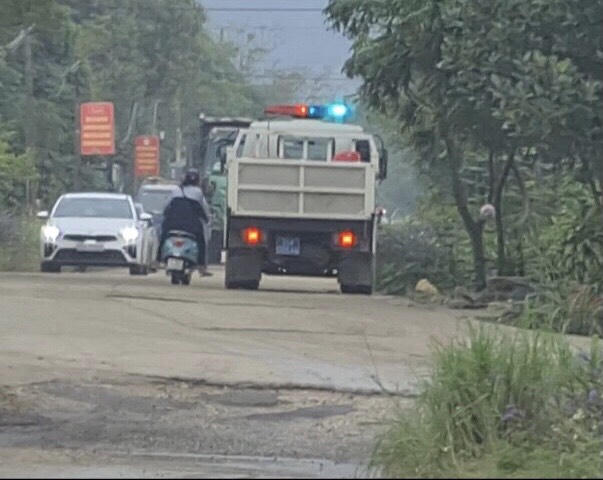 Tam Điệp (Ninh Bình) xử lý kiến nghị của người dân về xe chở vật liệu trên đường dân sinh