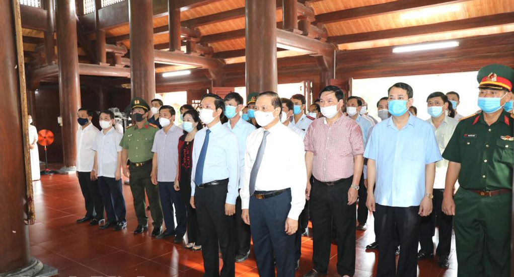 Lãnh đạo tỉnh Ninh Bình dâng hương tưởng nhớ các Anh hùng liệt sỹ