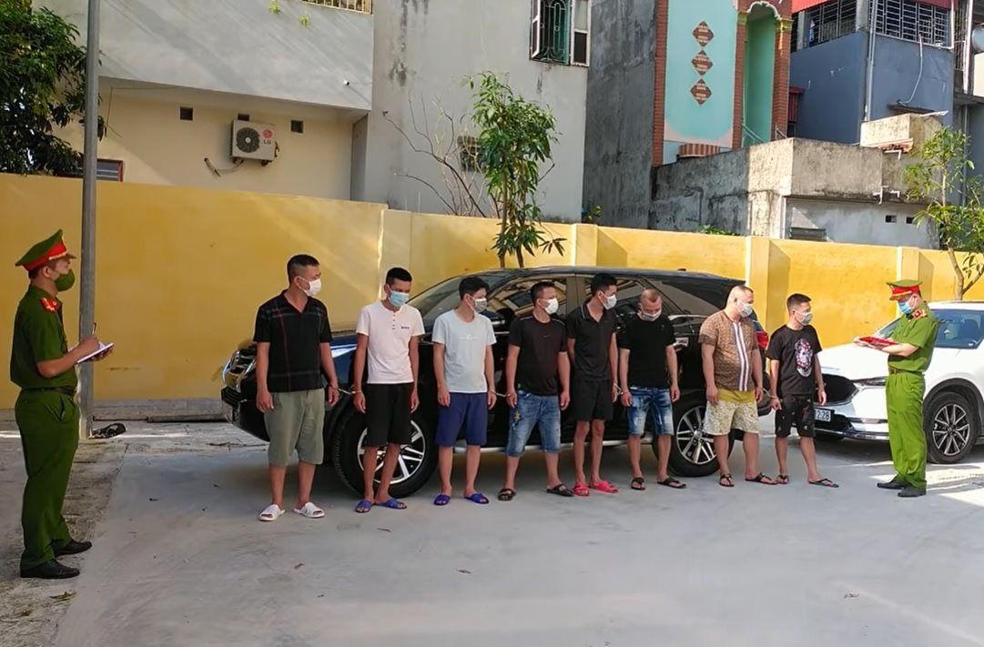 Ổ nhóm đánh bạc được cảnh giới bằng camera "sa lưới"