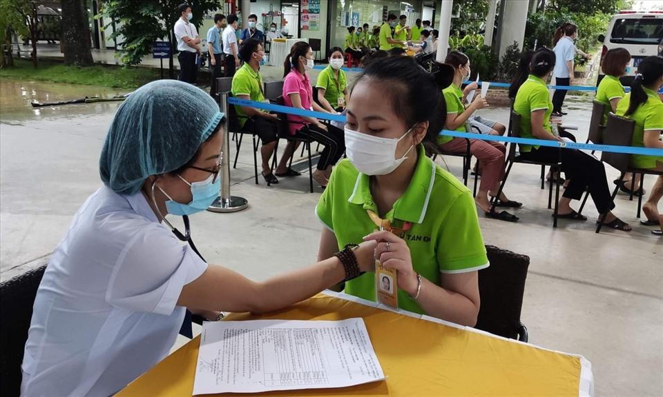 Xe tiêm vaccine lưu động đẩy nhanh tiến độ 'phủ' vaccine