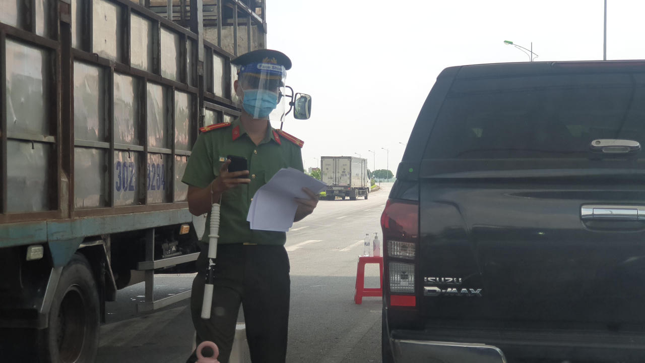 Nam Định: Tiêm đủ 2 mũi vaccine và xét nghiệm PCR âm tính vẫn phải quay đầu xe