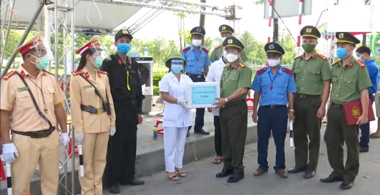 Công an tỉnh Ninh Bình góp phần "dẹp giặc COVID-19" ngay tuyến đầu 