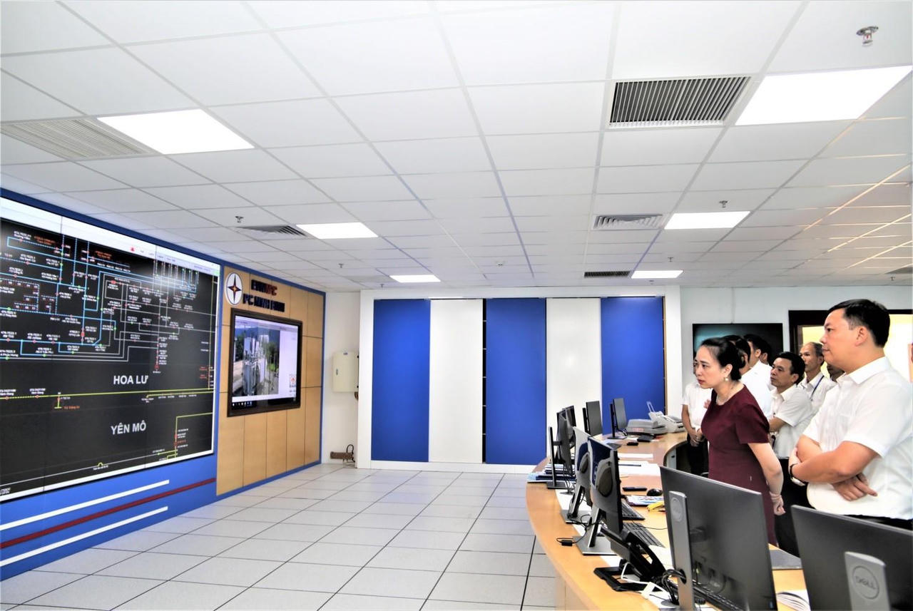 Điện lực Ninh Bình tập trung chuyển đổi số, hướng đến khách hàng với dịch vụ tốt nhất