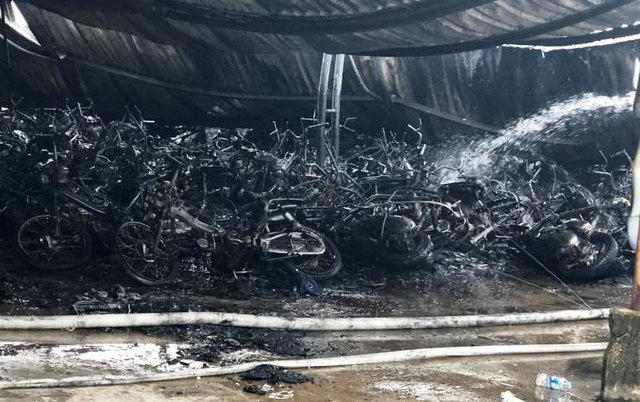 Hỗ trợ người lao động bị thiệt hại trong vụ cháy nhà để xe ở công ty may