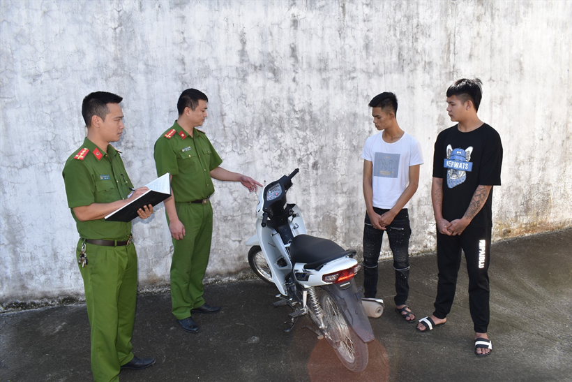 Truy bắt 2 thanh niên cướp giật iPhone ở Ninh Bình