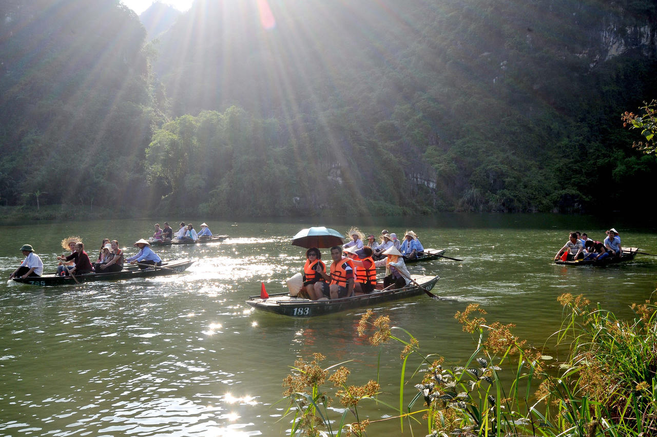 Gần 3 triệu lượt khách đến với Ninh Bình trong 9 tháng năm 2022