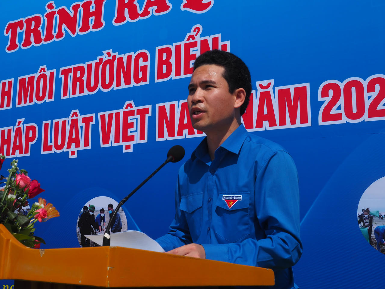 Thanh niên Nam Định ra quân làm sạch môi trường, hưởng ứng Ngày Pháp luật Việt Nam