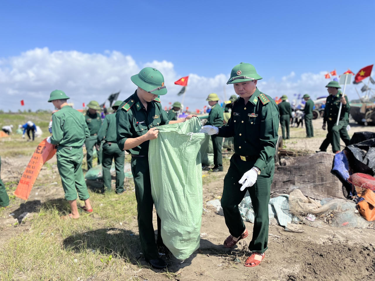 Mít tinh hưởng ứng Ngày Pháp luật Việt Nam 2022 tại Nam Định 