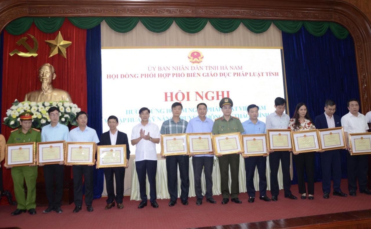 Hà Nam hưởng ứng 10 năm thực hiện ngày Pháp luật Việt Nam