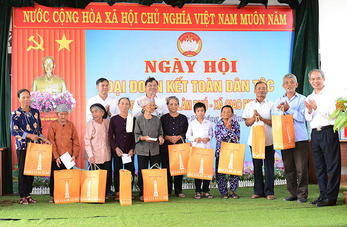 Thứ trưởng Bộ Công an Nguyễn Duy Ngọc dự Ngày hội “Đại đoàn kết toàn dân tộc” tại huyện Giao Thủy (tỉnh Nam Định)